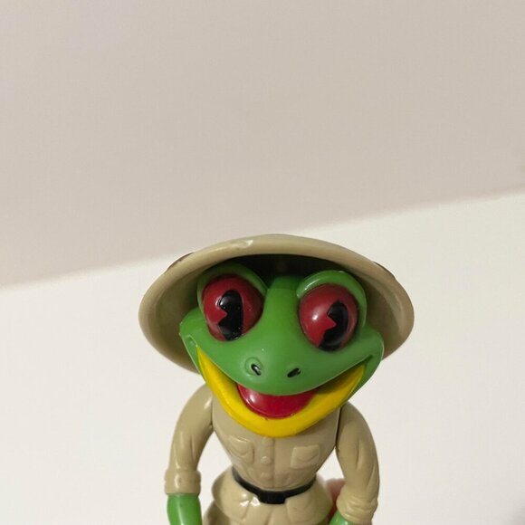 Rainforest Cafe Cha Cha Tree Frog PVC 3" Figure with Safari Outfit & Binoculars - Picture 7 of 11